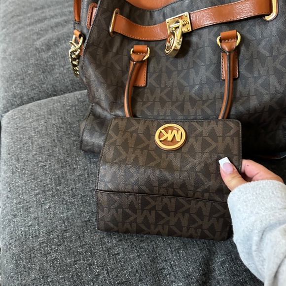 Michael kors purse w/ matching wallet - Picture 2 of 14